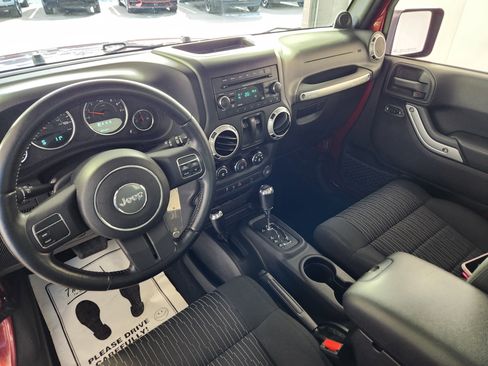 Used 2012 Jeep Wrangler Rubicon w/ PWR Convenience Group image 16