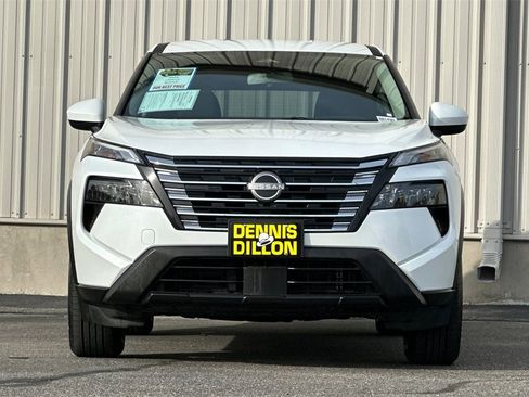 Used 2025 Nissan Rogue SV image 10