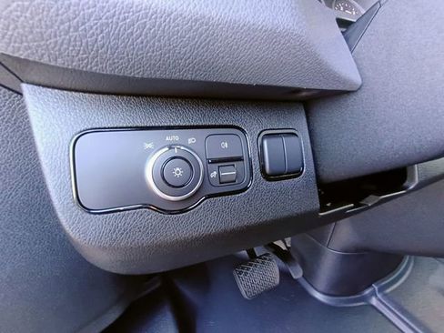 Used 2025 Mercedes-Benz Sprinter 2500 image 32