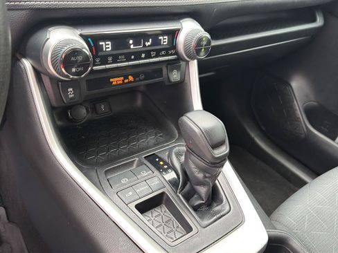 Used 2020 Toyota RAV4 XLE FWD image 25