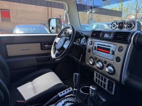 Used 2012 Toyota FJ Cruiser 4WD w/ Upgrade Pkg image 15