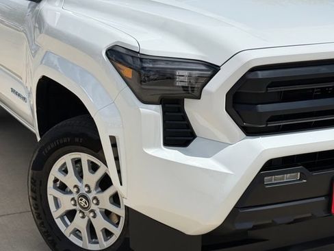 Used 2026 Toyota Tacoma SR5 AWD/4WD image 3