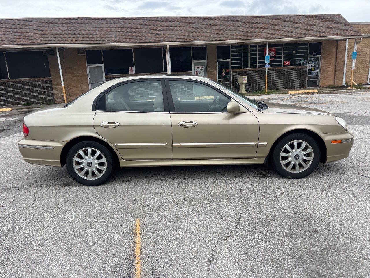 Used 2004 Hyundai Sonata GLS FWD image 6