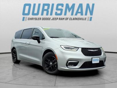 Certified 2024 Chrysler Pacifica Touring-L