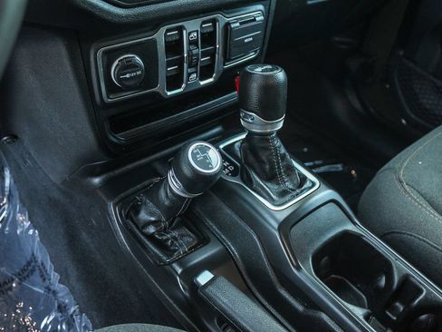 Used 2024 Jeep Wrangler Unlimited w/ Convenience Group AWD/4WD image 22