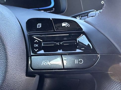 Certified 2025 Hyundai Elantra Sport image 39