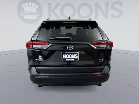 Used 2021 Toyota RAV4 XLE Premium AWD/4WD image 10