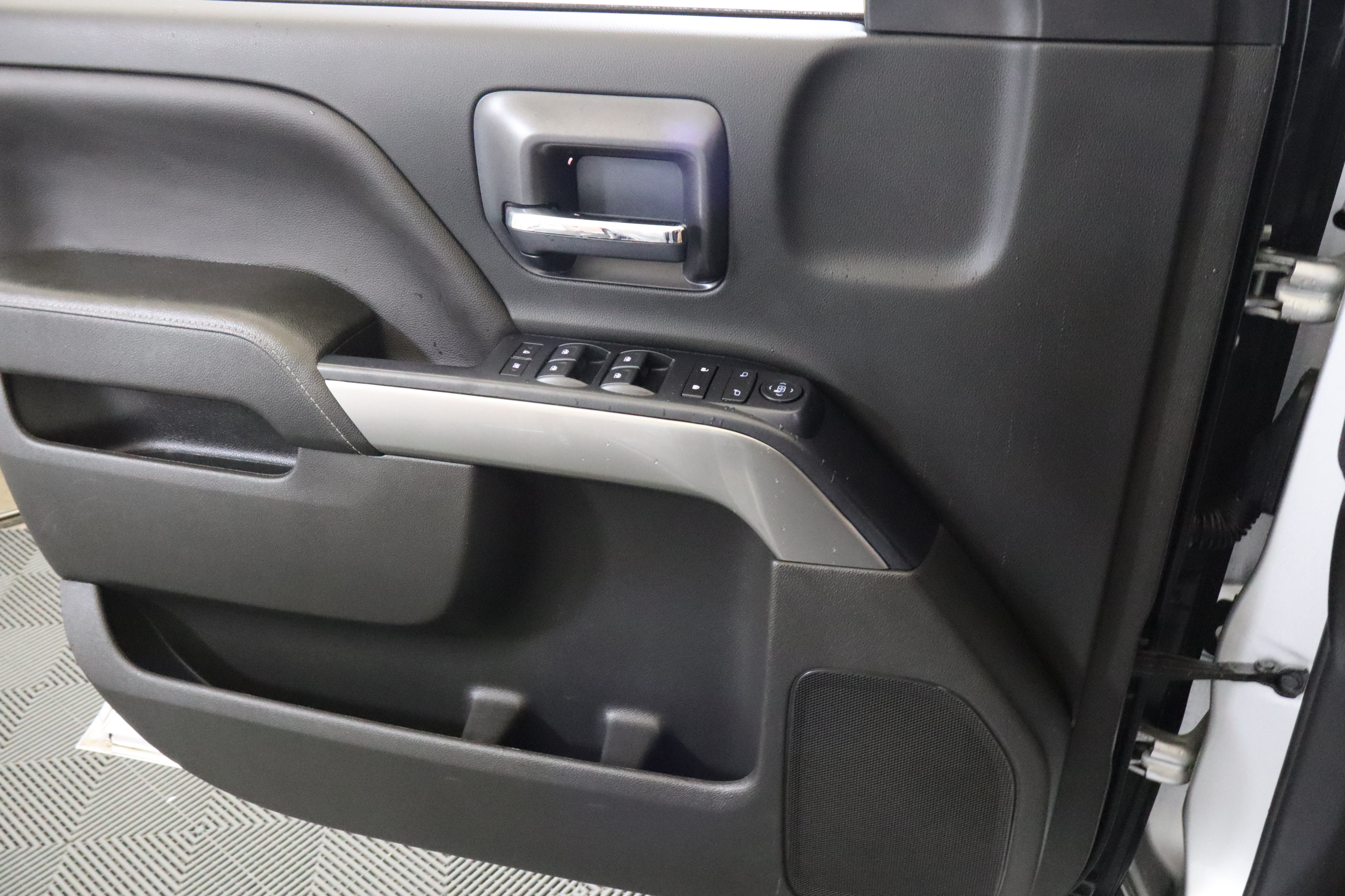 Used 2018 Chevrolet Silverado 1500 LT w/ All Star Edition AWD/4WD image 33