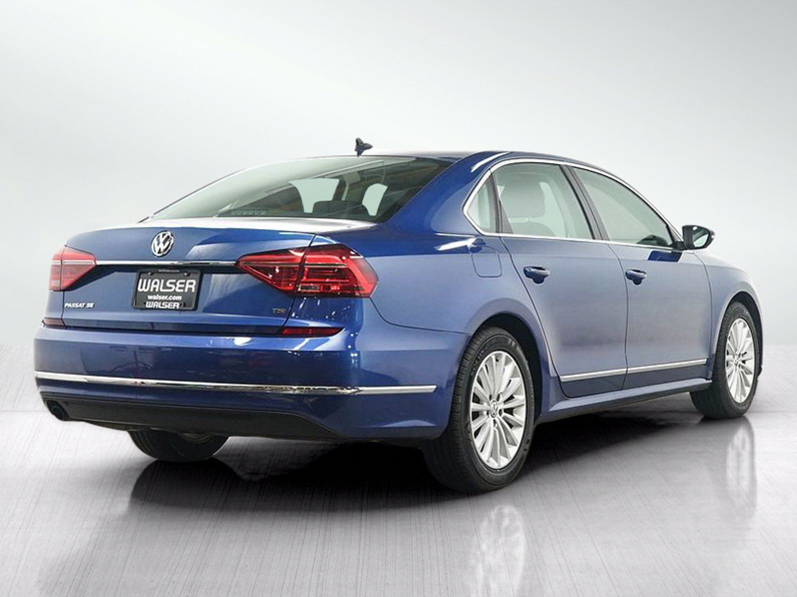 Used 2016 Volkswagen Passat 1.8T SE w/ Lighting Package (P06) FWD image 5
