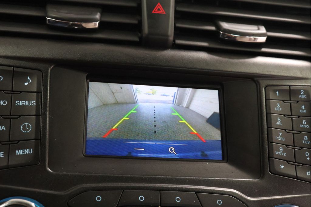 Used 2017 Ford Fusion SE FWD image 12