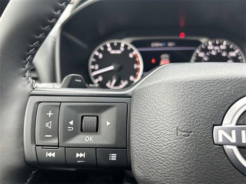 Used 2025 Nissan Rogue SV image 23