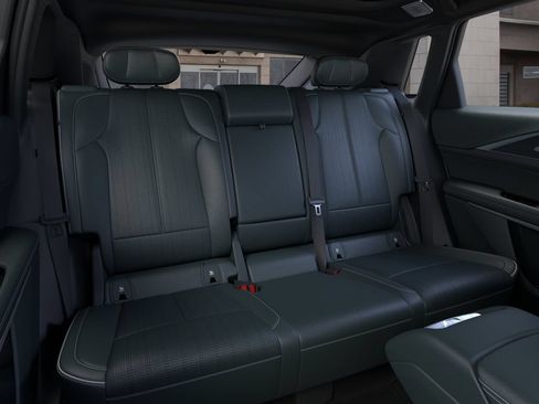 New 2026 Cadillac Lyriq Signature Luxury AWD/4WD image 17