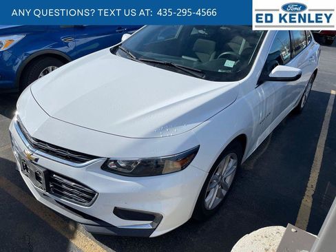 Used 2017 Chevrolet Malibu LT image 2