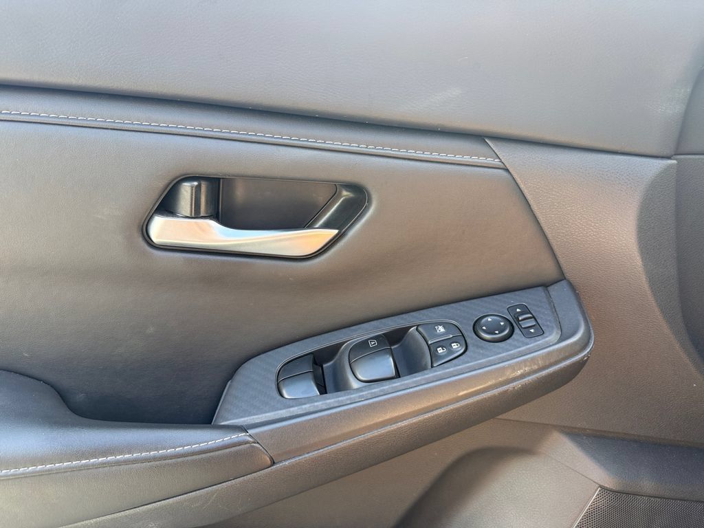 Used 2025 Nissan Sentra SV FWD image 18