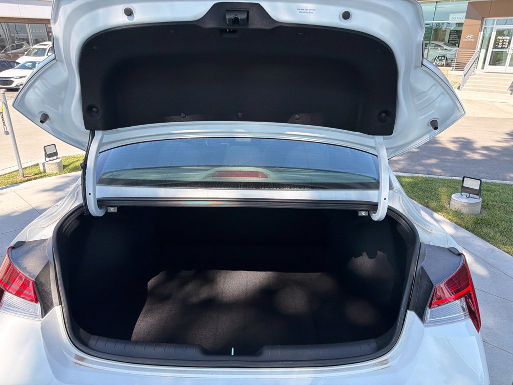 New 2025 Hyundai Elantra SEL FWD image 10