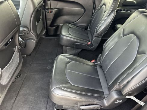 Used 2025 Chrysler Pacifica Select FWD image 15
