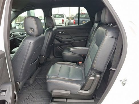 Used 2023 Chevrolet Traverse LT image 8