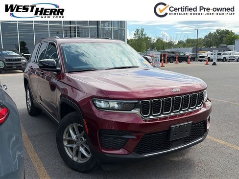 Used 2023 Jeep Grand Cherokee Laredo AWD/4WD image 3