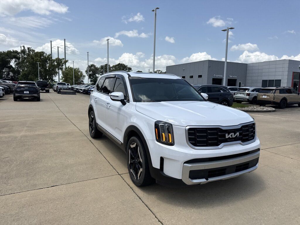 Certified 2024 Kia Telluride S w/ S Sunroof Package FWD image 10
