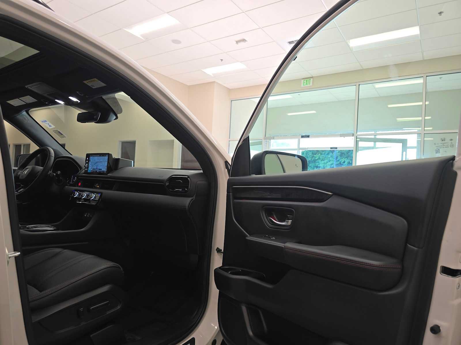 Used 2025 Honda Pilot Black Edition image 31