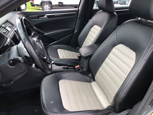 Used 2018 Volkswagen Passat 3.6 FWD image 18