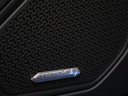 Used 2025 Lamborghini Urus SE image 18