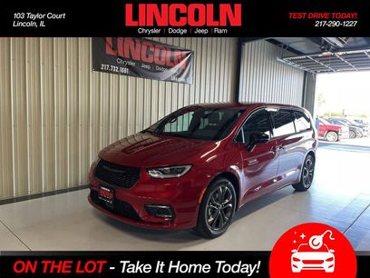 New 2026 Chrysler Pacifica Select