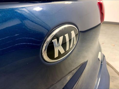 Used 2020 Kia Niro LX image 29