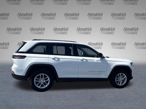 Used 2023 Jeep Grand Cherokee Laredo X AWD/4WD image 10