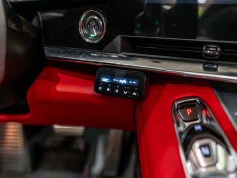 Used 2021 Chevrolet Corvette Stingray Premium Conv w/ Z51 Performance Package image 18