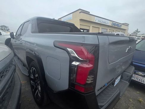 Used 2025 Chevrolet Silverado EV RST AWD/4WD image 4