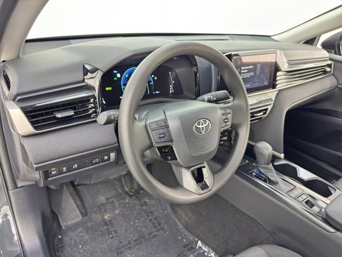 Used 2025 Toyota Camry LE image 12