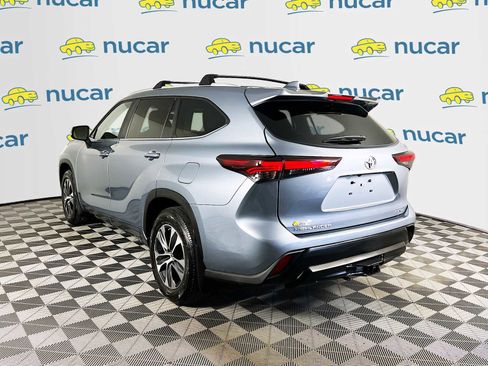 Used 2024 Toyota Highlander XLE image 5