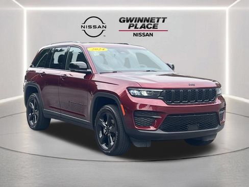 Used 2024 Jeep Grand Cherokee Altitude AWD/4WD image 24