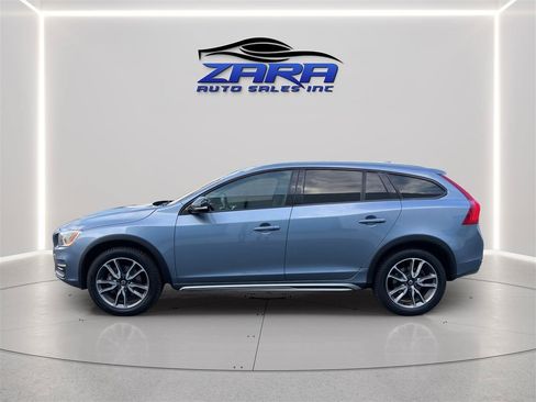 Used 2017 Volvo V60 T5 Cross Country Platinum w/ Climate Package AWD/4WD image 4