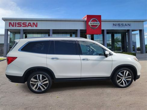 Used 2016 Honda Pilot Touring image 3