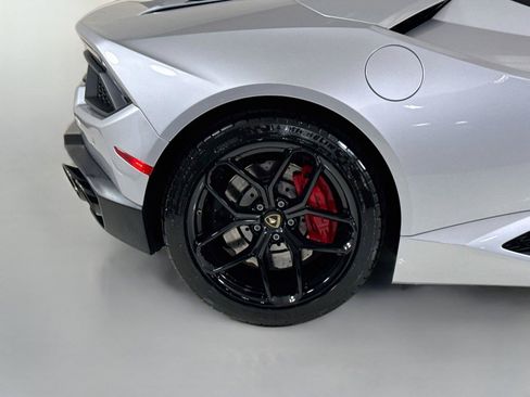 Used 2018 Lamborghini Huracan LP 580-2 RWD image 32