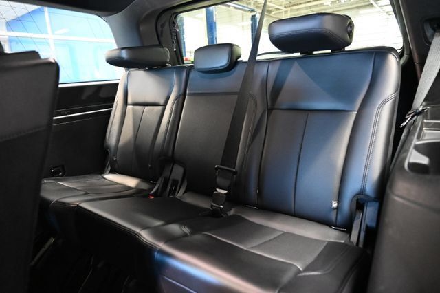 Used 2020 Ford Expedition XLT w/ Equipment Group 202A AWD/4WD image 12
