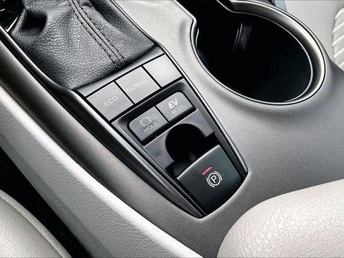 Certified 2022 Toyota Camry SE image 34