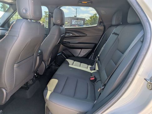 Used 2022 Chevrolet TrailBlazer RS w/ Sun and Liftgate Package FWD image 14