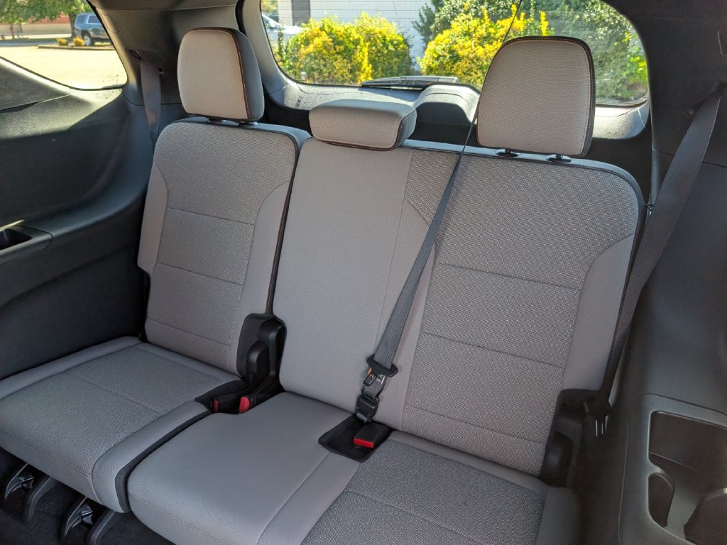 Used 2025 Chevrolet Traverse LT FWD image 14