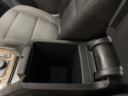 Used 2023 GMC Acadia SLE w/ Driver Convenience Package image 28