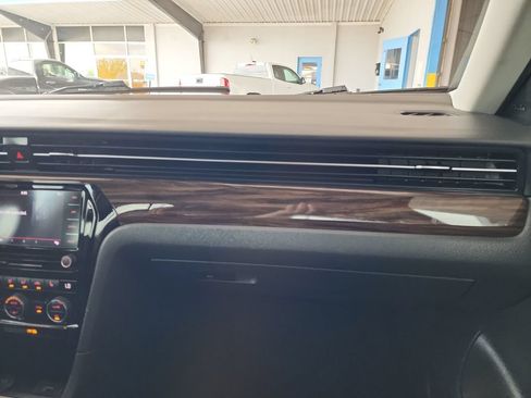 Used 2022 Volkswagen Passat 2.0T FWD image 21