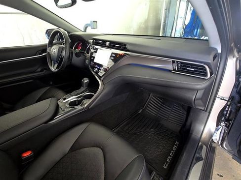 Used 2020 Toyota Camry XSE image 16