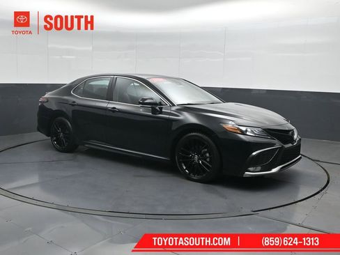 Used 2024 Toyota Camry XSE FWD image 4