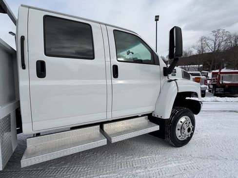 Used 2005 GMC TopKick C4500 4x4 Crew Cab image 8