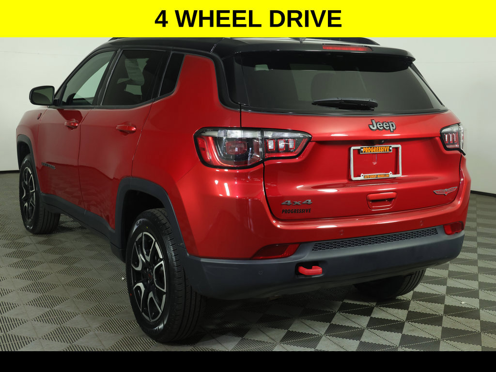 Used 2025 Jeep Compass Trailhawk AWD/4WD image 5