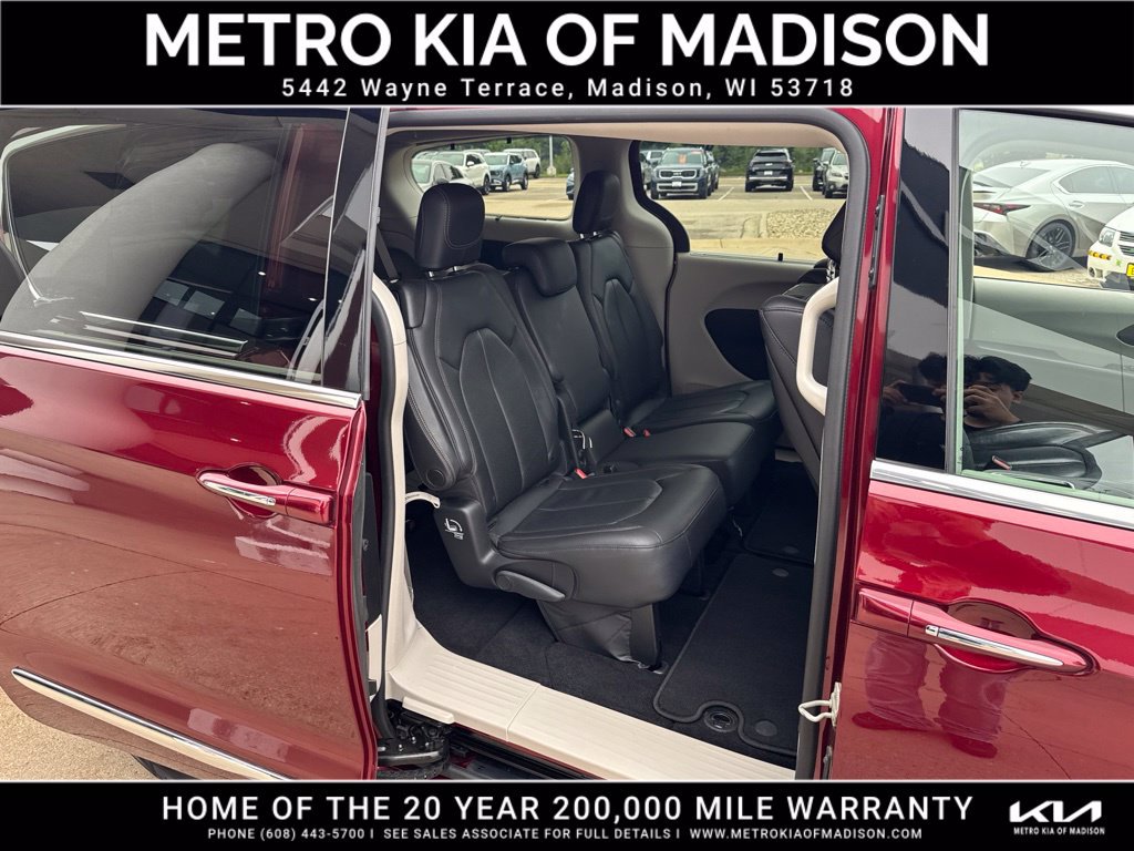 Used 2019 Chrysler Pacifica Touring-L Plus FWD image 41