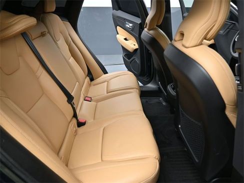 Used 2023 Volvo XC60 B5 Ultimate w/ Protection Package Premier image 27