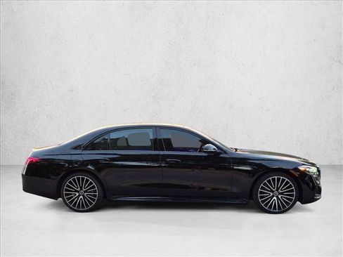 Used 2022 Mercedes-Benz S 500 4MATIC w/ AMG Line Package image 4